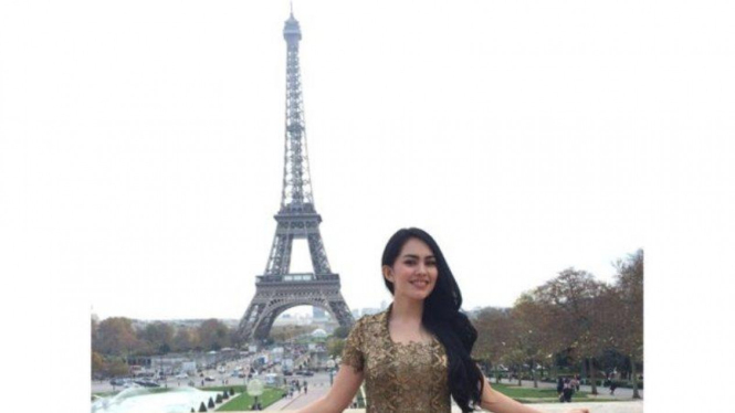 Kartika Putri di Paris