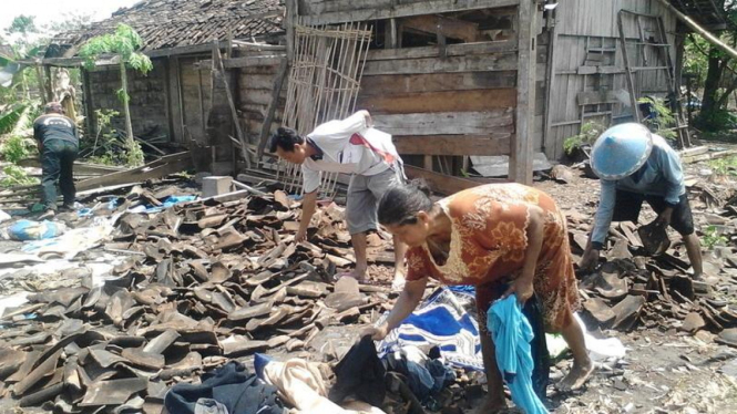 Dampak bencana angin puting beliung di Ngawi Jawa Timur