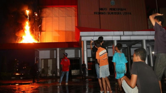 Kebakaran gedung pemerintah di Medan Sumatera Utara