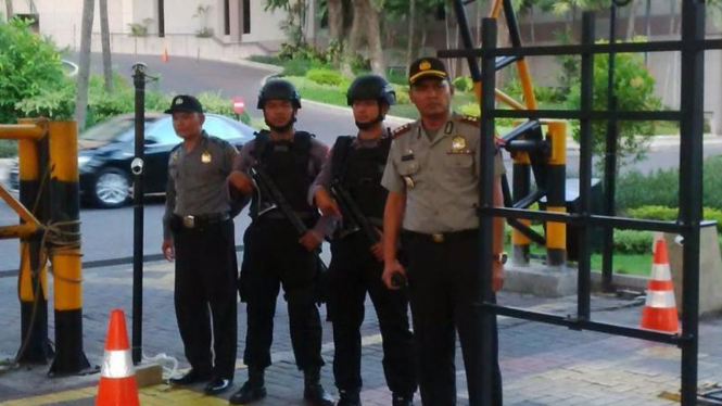 Penjagaan polisi di hotel yang mendapat ancaman bom.