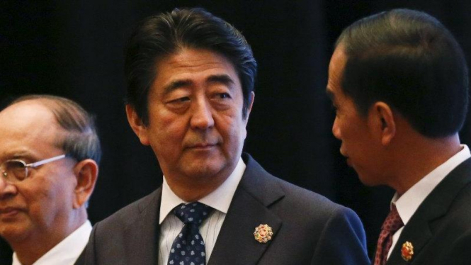 PM Jepang Shinzo Abe berbincang dengan Presiden Joko Widodo.