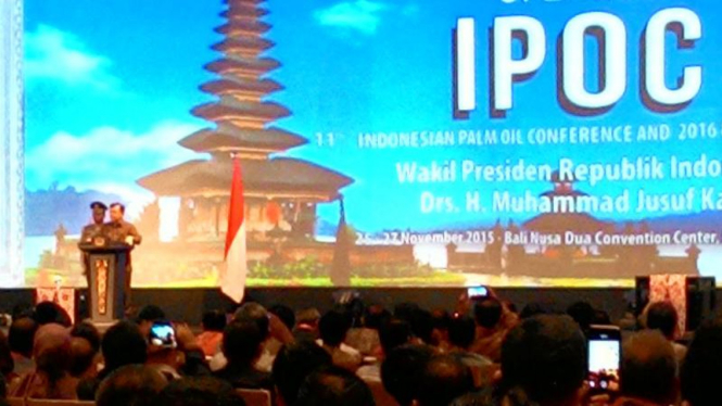 Wapres Jusuf Kalla, membuka Indonesian Palm Oil Conference 2015 di Bali.