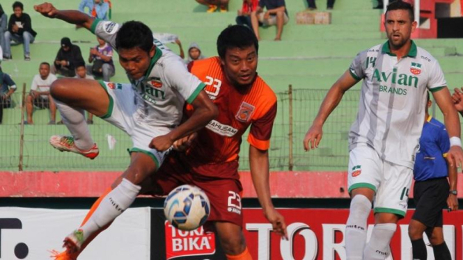 Pertandingan Surabaya United vs Pusamania Borneo FC