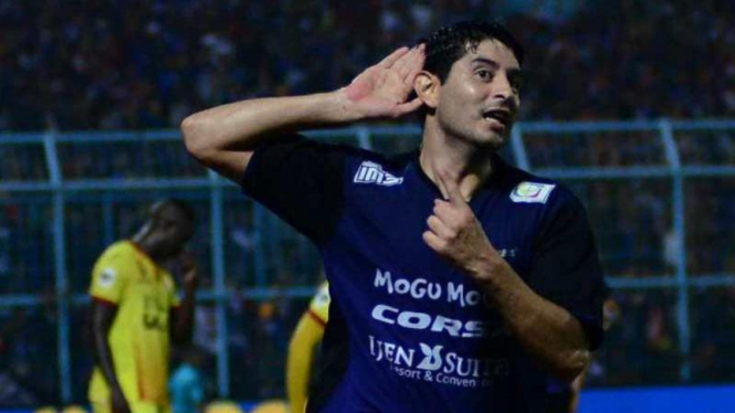 Pemain Arema Cronus, Esteban Viscara