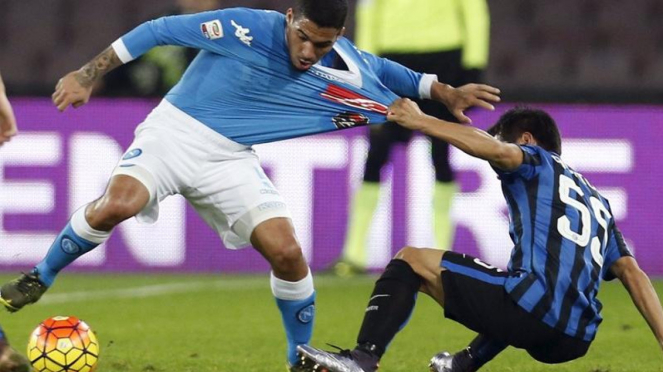 Pemain Napoli, Allan, saat hadapi Inter Milan