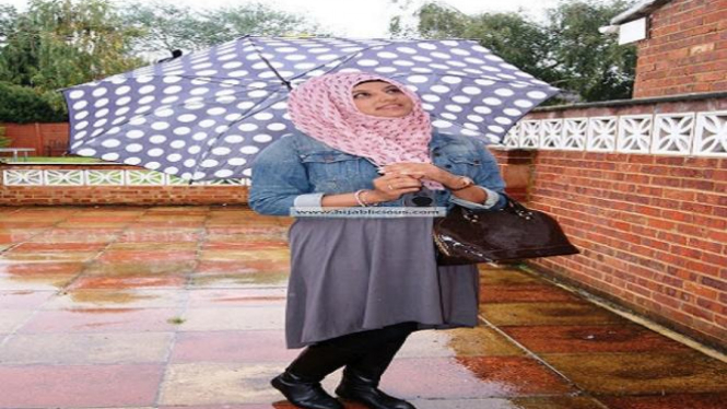 Hijab dan fashion musim hujan