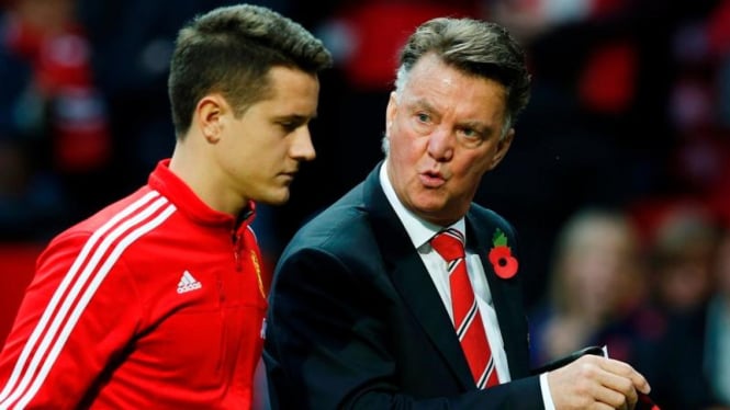 Ander Herrera dan Louis van Gaal saat di MU.