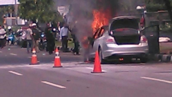 Mobil Terbakar