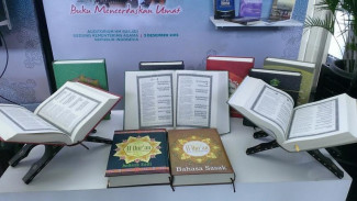 Wow, Ada Alquran Disalin dengan Tinta Emas Selama 3 Tahun
