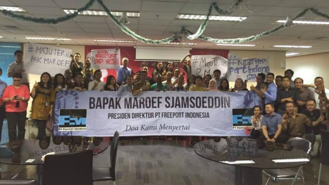 Karyawan PT Freeport Indonesia menyampaikan dukungan