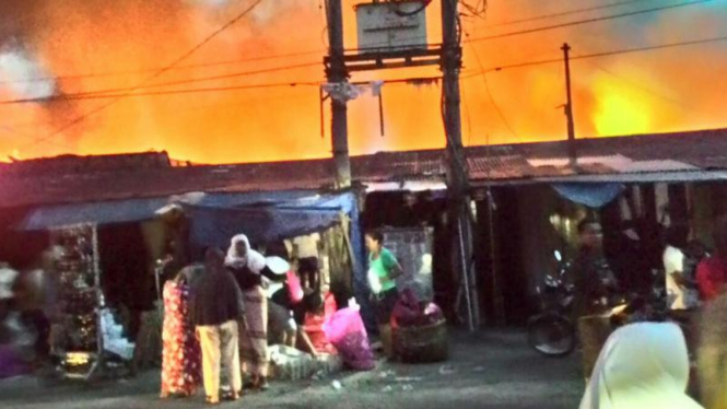 Seratus Kios Pasar Tradisional Terbakar, Seorang Tewas