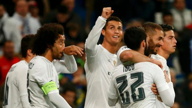 Para pemain Real Madrid merayakan gol Cristiano Ronaldo