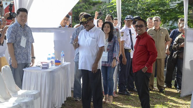 Gubernur Banten Rano Karno Tinaju TPS Airin