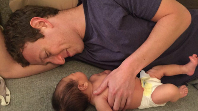 Mark Zuckerberg bersama anaknya Max