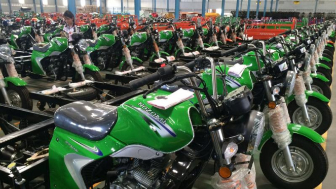 Motor roda tiga niaga buatan Nozomi yang baru selesai dirakit.