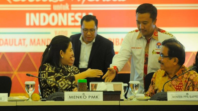 Menko PMK, Puan Maharani, salami Menpora, Imam Nahrawi