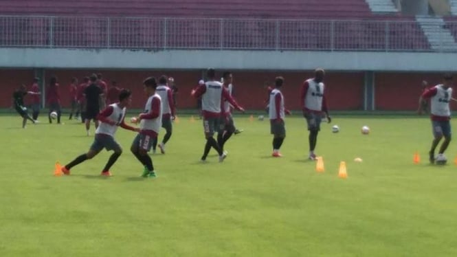 Latihan Bhayangkara Surabaya United.