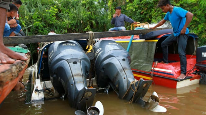 Gambar kecelakaan speed boat.