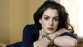 Anne Hathaway Viral Usai Ucapkan InsyaAllah dalam Wawancara Terbaru