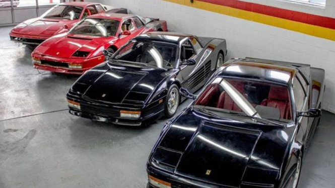 Empat Ferrari Testarossa yang dijual murah.