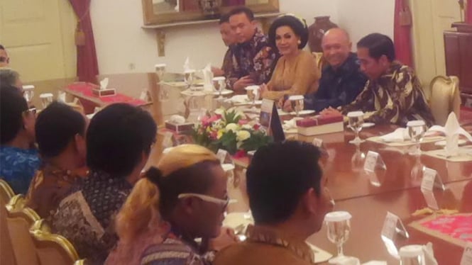 Presiden Jokowi Makan Malam dengan Pelawak.