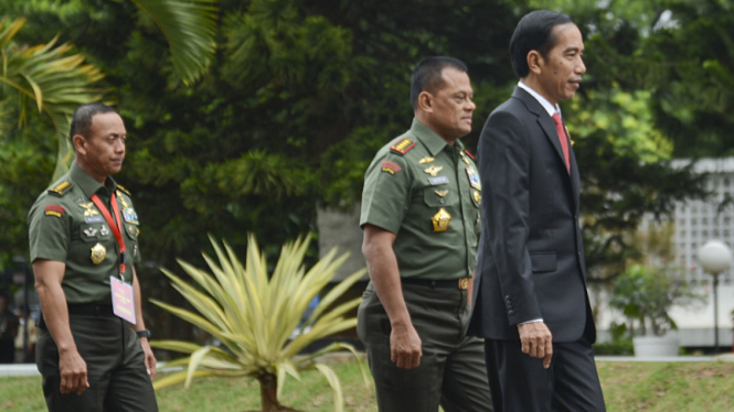 Presiden Jokowi bersama Panglima TNI  Jenderal Gatot Nurmantyo.
