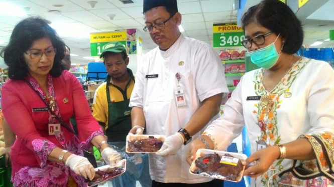 Daging busuk yang ada di supermarket di Jakarta.