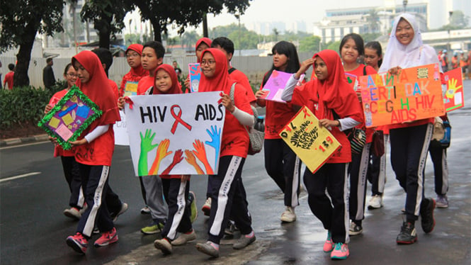 PMI kampanye peduli AIDS.