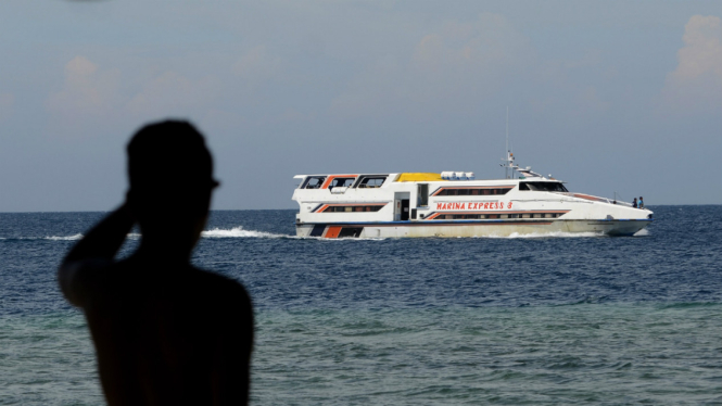 Pencarian penumpang KM Marina Baru 2B