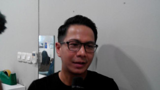 Alasan Delon Tak Ikut Istri Berlibur