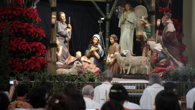 Perayaan Misa Malam Natal di Katedral