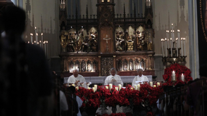 Perayaan Misa Malam Natal di Katedral