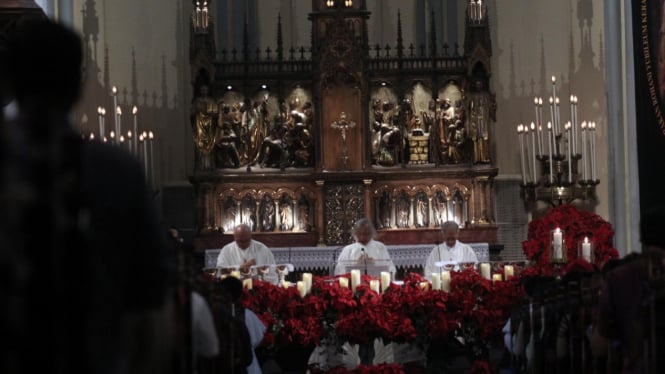 Perayaan Misa Malam Natal di Katedral