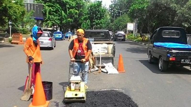 Sepinya jalan dimanfaatkan untuk perbaikan jalan