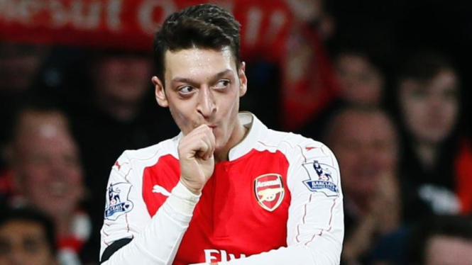 Gelandang Arsenal, Mesut Oezil