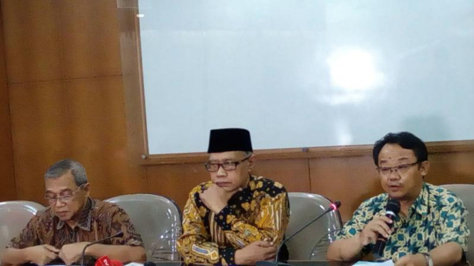 Ketua Pimpinan Pusat Muhammadiyah Haedar Nashir (tengah)