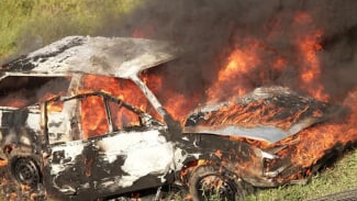Tragis Mobil di Tangsel Terbakar, Pria Lansia Tewas
