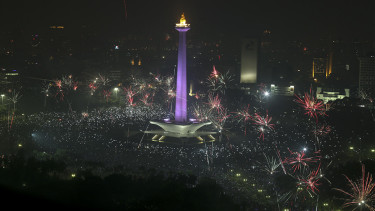 Kembang api di monas