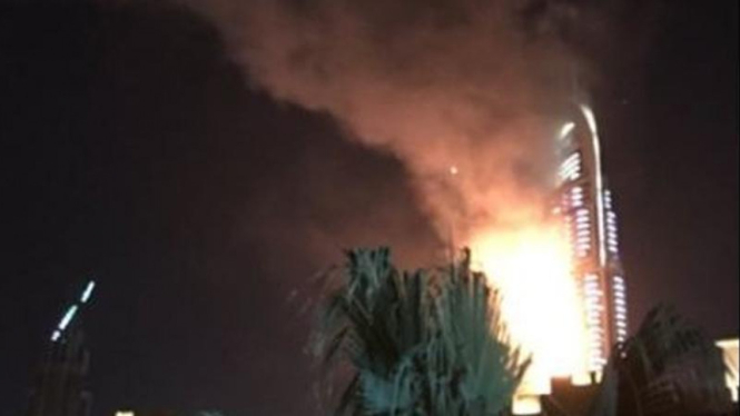 Saat api melalap hotel mewah di Dubai, malam tahun baru lalu.