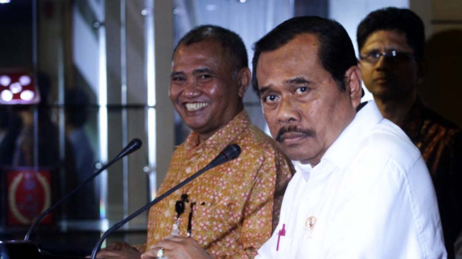 Jaksa Agung Muhammad Prasetyo (kanan).