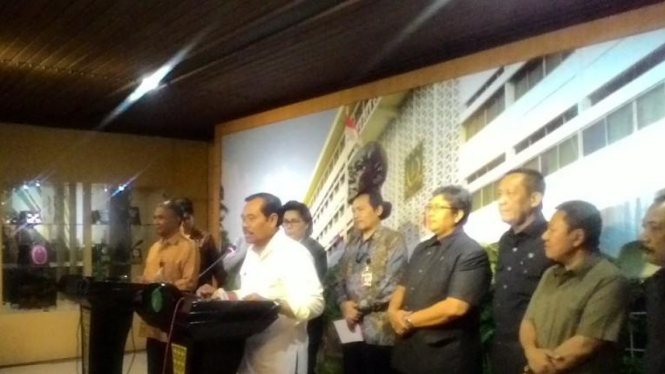 Jaksa Agung HM Prasetyo konferensi pers, Selasa 5 Januari 2016