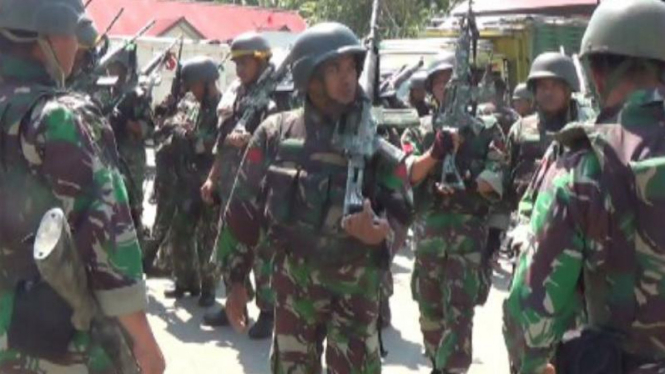 Prajurit TNI saat bertugas memburu teroris di Poso beberapa waktu silam. 