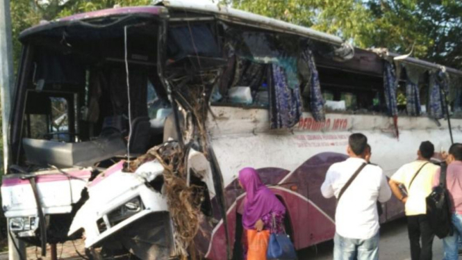 Bus kecelakaan di Malaysia.