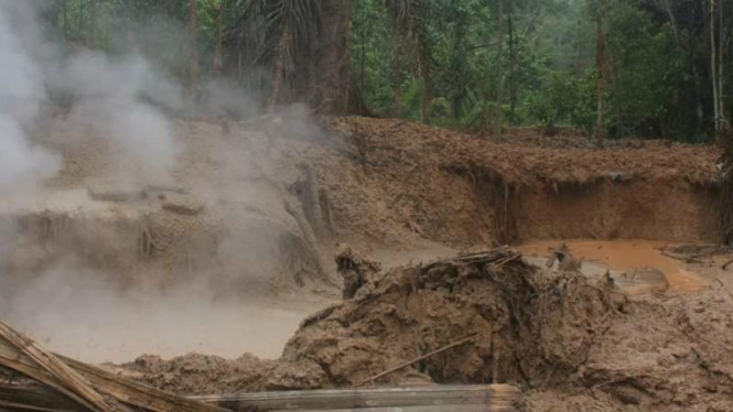 Ilustrasi/Semburan lumpur panas di Tomohon Sulawesi Utara