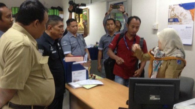 Polisi geledah kantor dinas pelayanan pajak dki