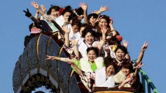 Naik Roller Coaster Bikin Wanita Makin Bergairah?