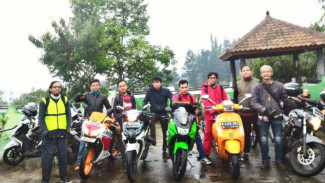 Kongkow Ala Kelompok Pesepeda Motor Jakarta