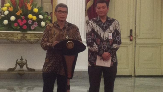 Kepala BRG Nasir Fuad (kanan) di Istana Merdeka Jakarta, Rabu 13 Januari 2016