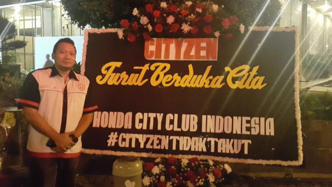 Karangan bunga dari Honda City Club Indonesia untuk para korban bom Thamrin.