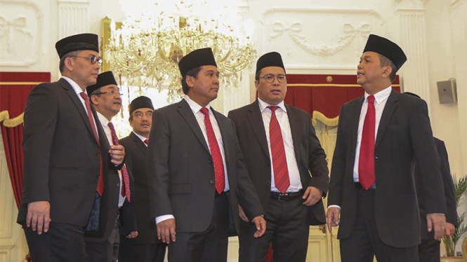 Ketua Komite Ekonomi dan Industri Nasional (KEIN) Sutrisno Bachir (kakan) dan anggota KEIN lainnya.